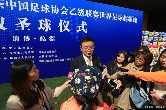 都灵足球俱乐部宣布签下瑞士国脚后卫科默特，合同至2028年